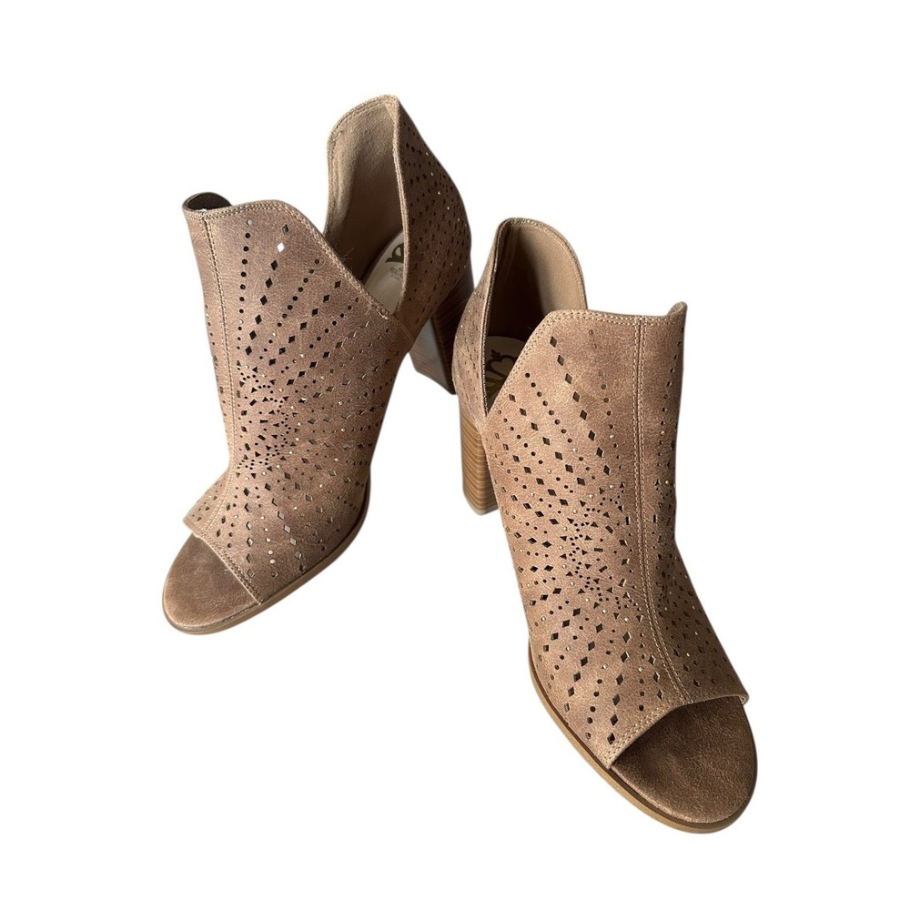 Fergalicious Reno Ankle Boots Booties Sz 12M Color Doe/Taupe Cut Outs Studs‎ EUC